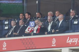 Karol Nawrocki pozdrowił chłopca na meczu Polska - Finlandia