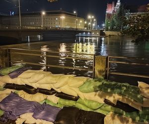 Walka o wrocławskie osiedla nad Odrą i Oławą. Mieszkańcy do późnych godzin nocnych ratowali dobytek