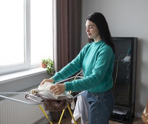 Oto powód, dlaczego twoje rachunki za ogrzewanie są tak wysokie. Odsuń to od grzejnika, a od razu zobaczysz różnicę