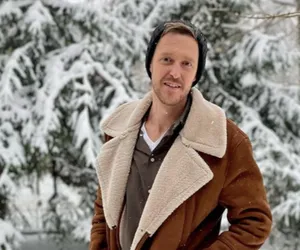 Damian Michałowski ma ogród niczym stary park. Tak mieszka dziennikarz TVN