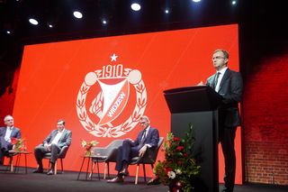 Wielki dzień w ponad 100-letniej historii Widzewa. Robert Dobrzycki oficjalnie nowym właścicielem klubu