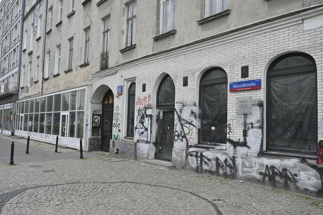 „To co robi miasto, to skandal”. Warszawa sprzedaje zabytkową kamienicę w centrum za grube miliony