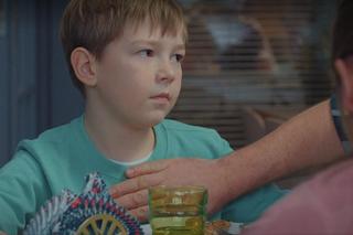 M jak miłość odc. 1787. Marcin (Mikołaj Roznerski), Szymek (Staś Szczypiński), Maja (Laura Jankowska)	