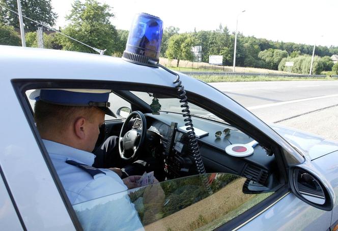 Surowe kary nie dla wszystkich kierowców! Drogowy immunitet dla wybrańców pozostaje