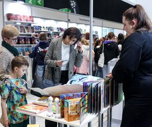 Targi Książki w Katowicach to okazja do zdobycia autografów pisarzy