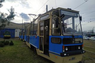 Specjalny tramwaj wyjechał na szyny by chronić sieć trakcyjną przed lodem