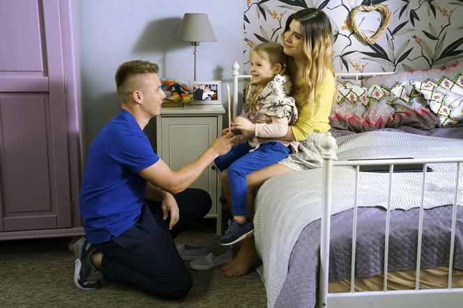 Barwy szczęścia, odc. 2112. Patryk (Konrad Skolimowski), Agata (Natalia Zambrzycka), Marysia (Antonina Niewiarowska)