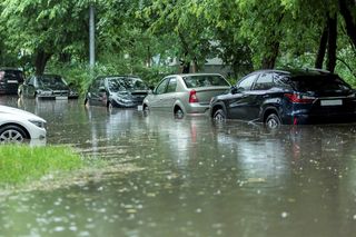 Kilkanaście godzin deszczu. Możliwe podtopienia, szalona prognoza