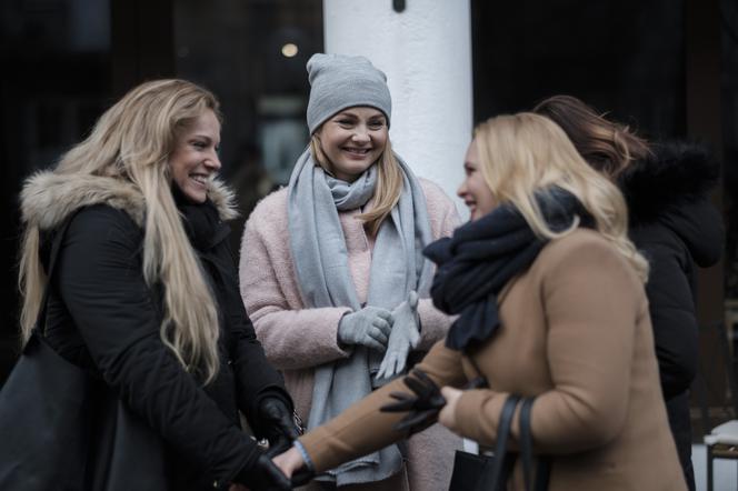 Przyjaciółki 11 sezon odc. 126. Anka (Magdalena Stużyńska) Patrycja (Joanna Liszowska) Inga (Małgorzata Socha)