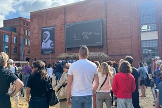 Łódź. Sławosz Uznański-Wiśniewski poleciał w kosmos. Mieszkańcy jego rodzinnego miasta śledzili wszystko na telebimie [ZDJĘCIA].