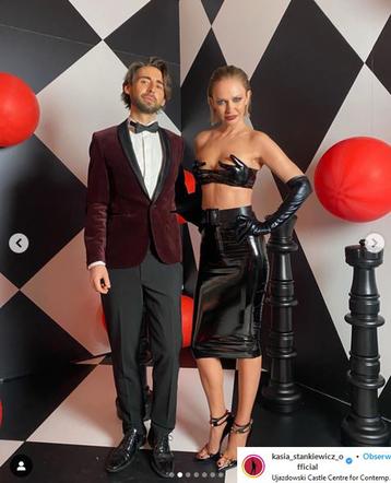 Kasia Stankiewicz złapana za piersi na balu! Obślizgłe dłonie nie mogły puścić