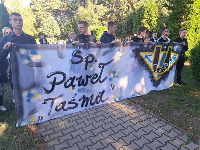 Tłum ludzi pożegnał "Taśmę". Był jednym z najwierniejszych kibiców Unii Leszno