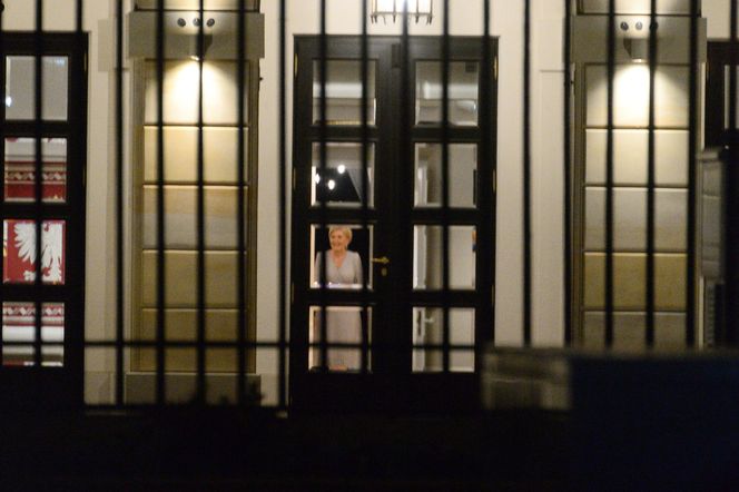 Stylizacje Agaty Dudy i Jolanty Kwaśniewskiej z okazji ślubów ich córek.