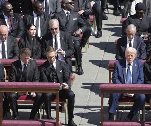 Trump powiedział to do Macrona na pogrzebie! Nie powinieneś tu być