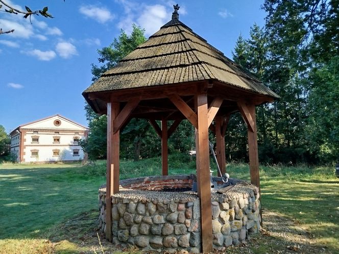 Samorząd Województwa Mazowieckiego kupił zabytkowy dwór w Paplinie wraz z otaczającym go terenem