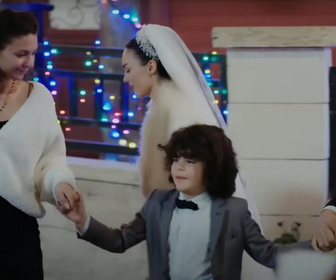 Yusuf na weselu Nany i Poyraza w "Dziedzictwo" (EMANET)