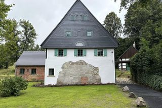 Remont 400-letniego młyna zaczęli od... stodoły. Niezwykła przemiana zabytku w Wojciechowie