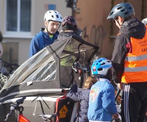 Rowerowa radość i ognisko na mecie. Rodzinna Masa Krytyczna przejechała przez Bydgoszcz