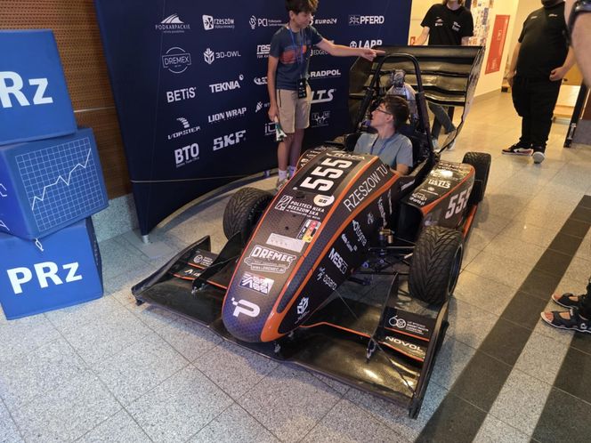 Studenci z Politechniki Rzeszowskiej zbudowali bolid