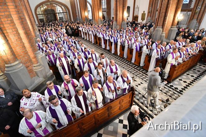 Wierni Archidiecezji Białostockiej pożegnali abp. Edwarda Ozorowskiego [ZDJĘCIA]