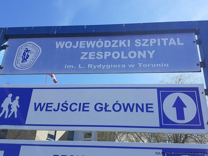 Namioty przed szpitalami