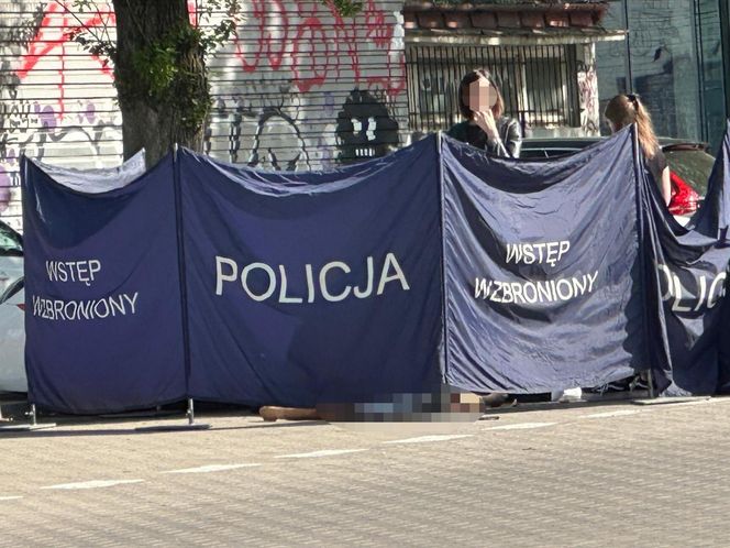  Makabra na Ochocie. Zwłoki w luksusowym białym Porsche. Na miejscu prokurator