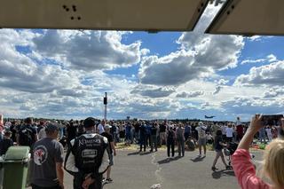 Krzesiny: Tłumy podczas pierwszego dnia pokazów lotniczych