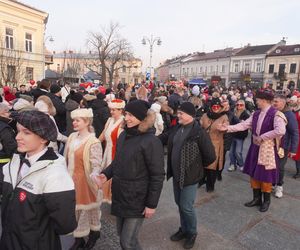 33. Finał WOŚP w Kielcach. Polonez w Rynku