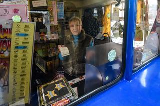 Pani Basia odchodzi na emeryturę. Kto teraz będzie przynosił szczęście w tej kolekturze?