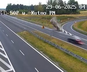 Samochód wbił się w poduszkę i koziołkował. Aż trudno uwierzyć
