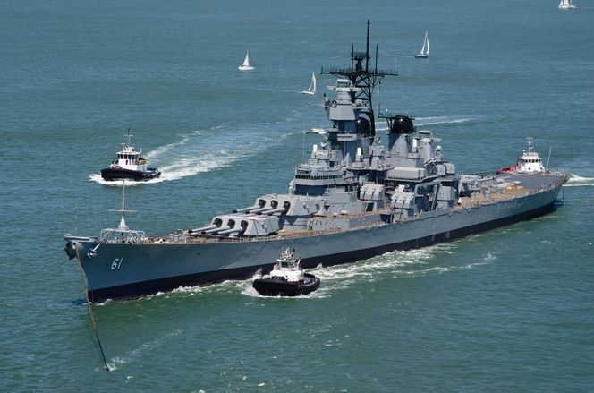 Trump rozważa powrót pancerników do US Navy. Czy era wielkich dział wróci na ocean?