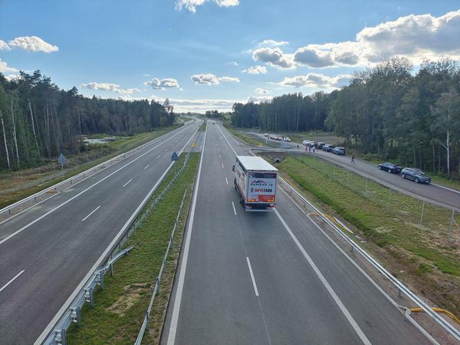 Kierowcy mogą już korzystać z nowej drogi na Mazurach. Mieszkańcy też mają powody do radości [ZDJĘCIA]