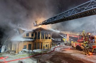 Pożar drewnianego pensjonatu. Budynek płonął jak pochodnia