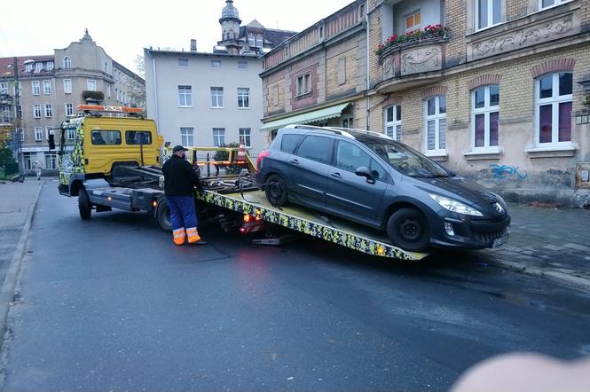 Kierowcy, którzy na czas nie przeparkują auta muszą liczyć się z tym, że ich auta zostaną odholowane