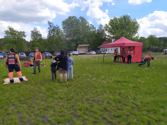 Zajęcia dla dzieci z udzielania pierwszej pomocy w ramach kampanii społecznej "Akcja i Edukacja. Widzę, więc reaguję" - 23.05.2021 nad zalewem w Siedlcach