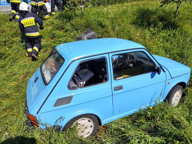Chomranice. Maluch wypadł z drogi do rowu. Jedna osoba w szpitalu