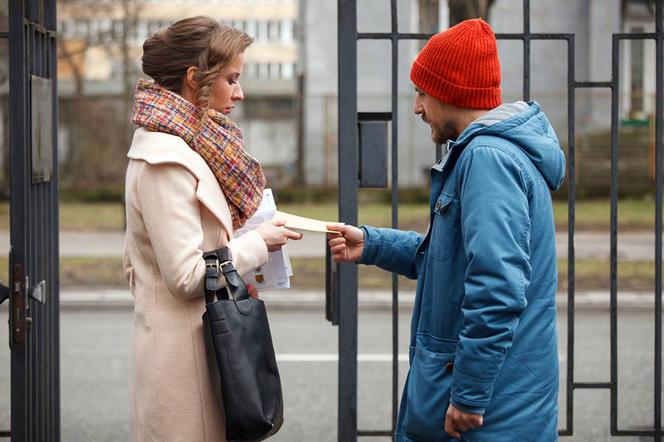 O mnie się nie martw 4 sezon. Krzysiek (Paweł Domagała), Marta (Katarzyna Ankudowicz)