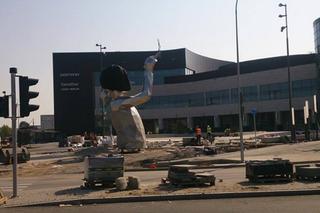 Rzeźba przy centrum handlowym Posnania