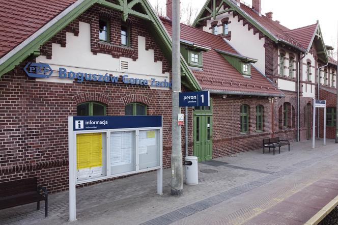 Zabytkowy dworzec kolejowy w Boguszowie-Gorcach odzyskał dawny blask