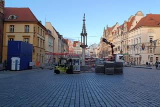 Jarmark Bożonarodzeniowy 2023 we Wrocławiu już się rozkłada. Kiedy się rozpocznie? [ZDJĘCIA]