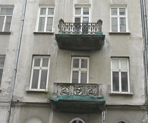 „To co robi miasto, to skandal”. Warszawa sprzedaje zabytkową kamienicę w centrum za grube miliony