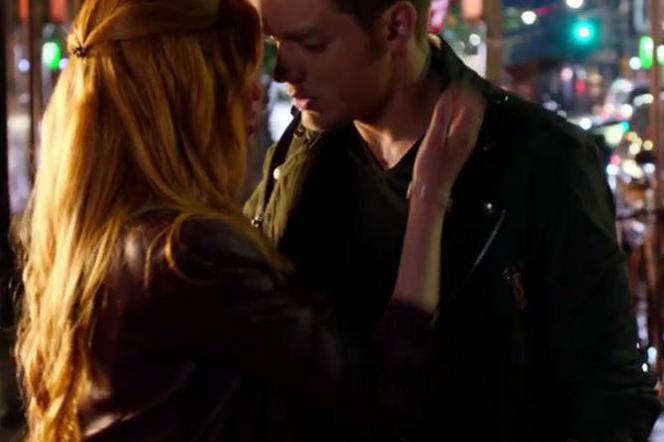 Shadowhunters s01e09 – nowe życie Simona, Clary w niebezpieczeństwie! Co dalej