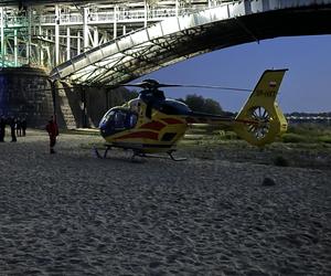 Nastolatek spadł z mostu Poniatowskiego. W akcji śmigłowiec LPR i łódź ratunkowa