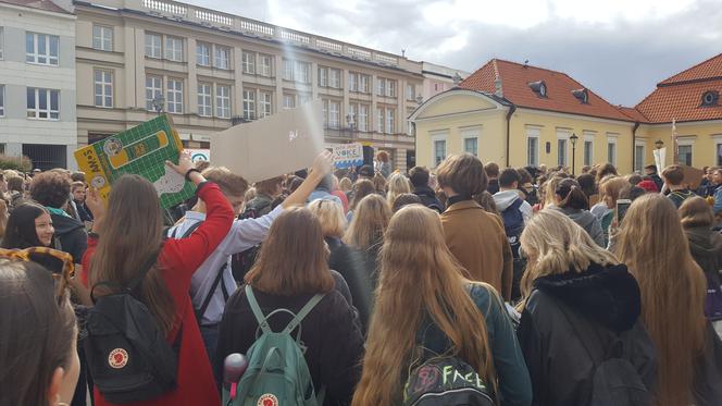 Białystok: Młodzieżowy Strajk Klimatyczny: "Najpierw natura, potem matura"