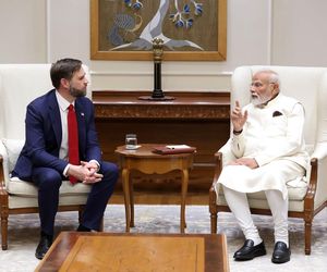 Rozmowy pokojowe w Delhi. Wiceprezydent USA Vance: Rosja i Ukraina będą musiały dokonać wymiany terytoriów.