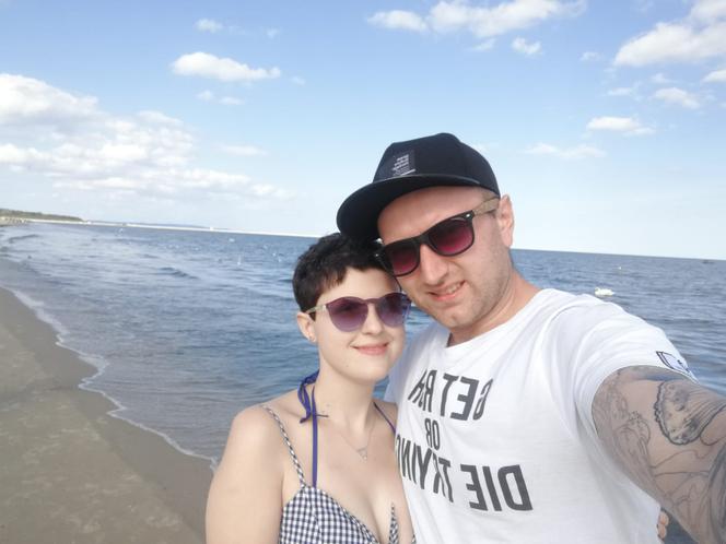 Karolina i Tomek na plaży w Świnoujściu