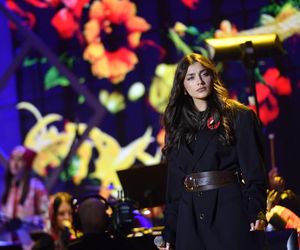 Steczkowska w czerwieni i Margaret w futrze. Tak gwiazdy wystroiły się na koncert 11 listopada [GALERIA]