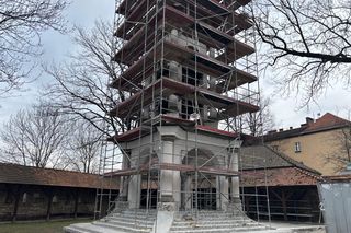 Remont dzwonnicy na pl. Kolegiackim w Nowym Sączu