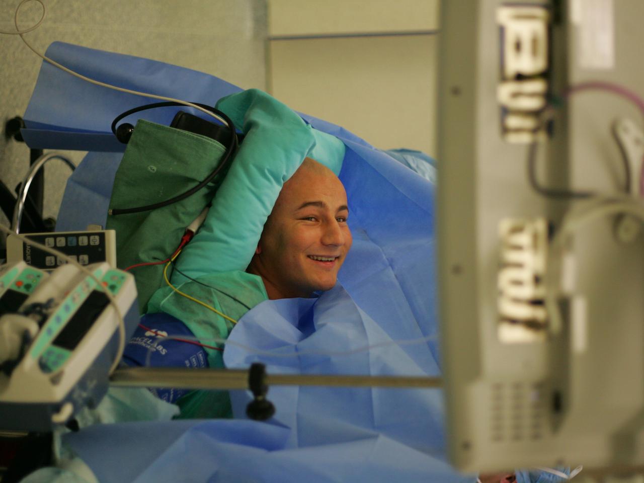 Szpilka na stole operacyjnym. DRASTYCZNE zdjęcia. Robi się niedobrze od samego patrzenia, oglądasz na własną odpowiedzialność 