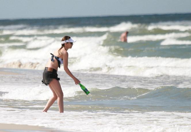 Agnieszka Dygant. Przykryła piersi chusteczką